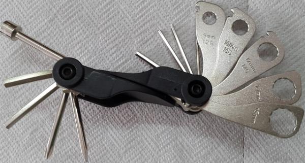 Universalwerkzeug klein Faltbar